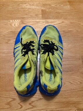 Reebok mens Yellow and Blue Lace-Up Sneakers